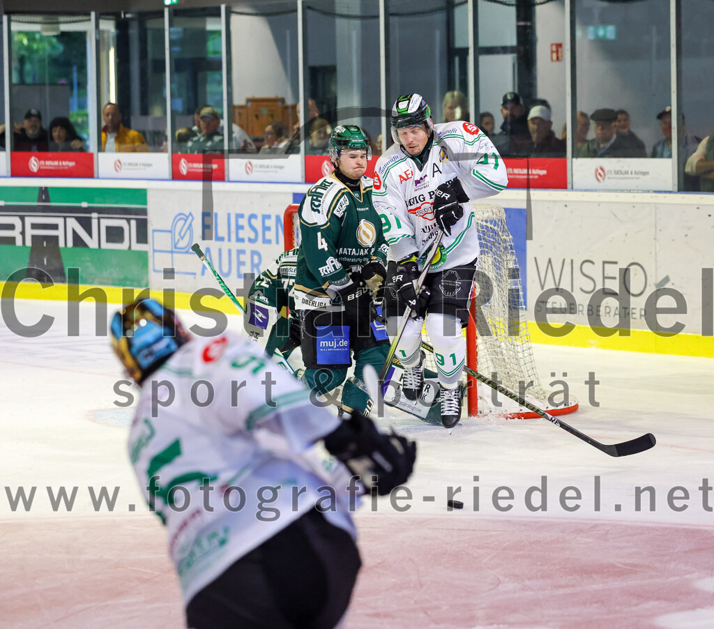 2025-09-21_068_TSV_Erding_gegen_Hoechstadter_Alligators | Erding, Deutschland, 21.09.2025:Eishockey, Oberliga Süd 2025 / 2026, 2. Spieltag, TSV Erding gegen Höchstadter Alligators, Endergebnis: 3:4Foto: Christian Riedel / fotografie-riedel.net