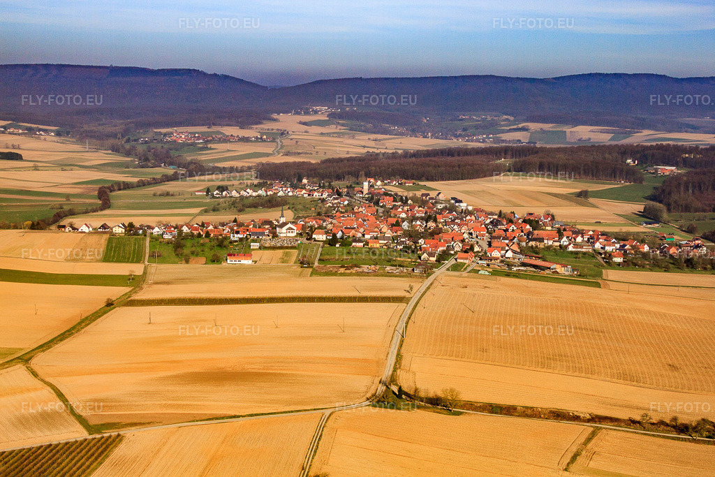 Vue aérienne: Vue de la ville depuis le sud-est à Schœnenbourg dans le département Bas Rhin, France – .Photo: IMG_62712.jpg prise le 09/03/2014 par Werner Riehm/FLY-FOTO.eu – Résolution de l'original: 4752 x 3168 px