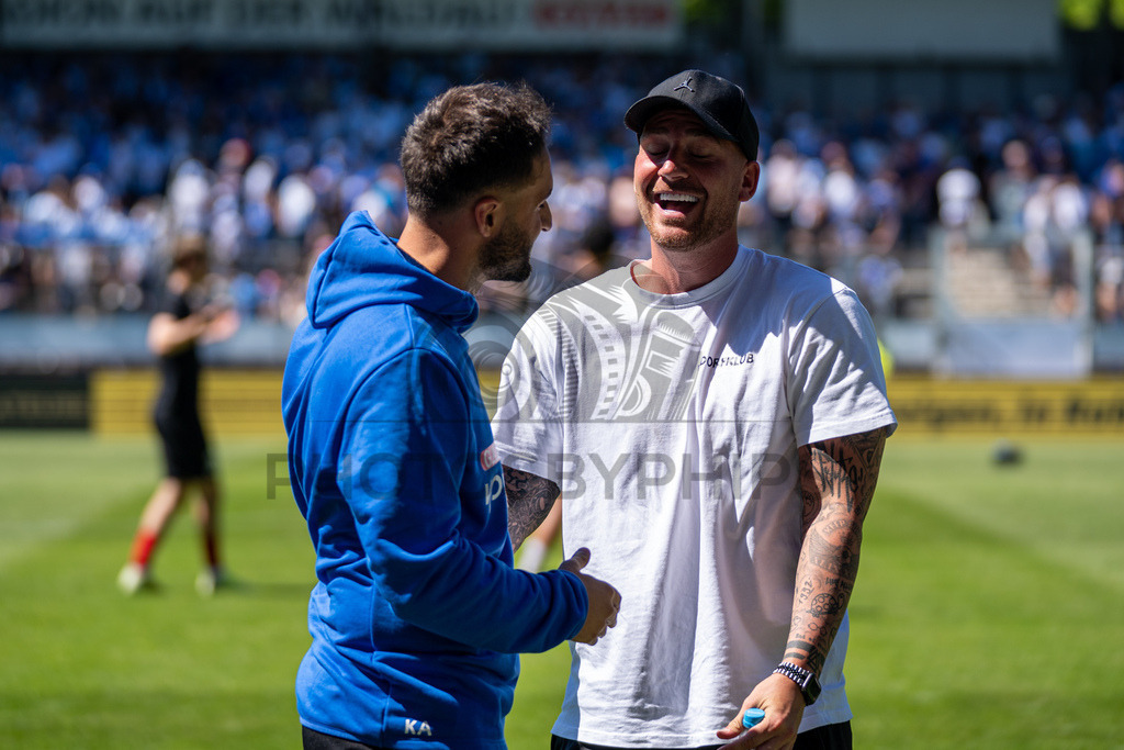Stuttgarter Kickers vs. SG Sonnenhof Großaspach, Fussball, WFV-Pokal, Finale, 23.05.2026 | Kerem Arslan (Trainer Stuttgarter Kickers) und Pascal Reinhardt (Trainer SG Sonnenhof Großaspach) vor dem Spiel,Stuttgarter Kickers vs. SG Sonnenhof Großaspach, Fussball, WFV-Pokal, Finale, 23.05.2026