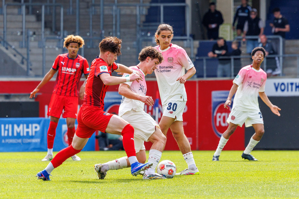 20260503-U19_FCH-LEV_030 | 1.FC Heidenheim 1846 vs. Bayer 04 Leverkusen, Fußball, U19, A-Junioren, NWL, U19-DFB-Nachwuchsliga, 2025/2026, Achtelfinale, 03.05.2026 in Heidenheim, Voith Arena(Foto: Michael Bulling) - Realisiert mit Pictrs.com
