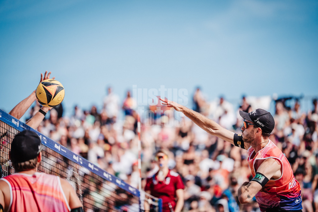 Beachvolleyball | Männer | Deutsche Meisterschaften 2025 Timmendorfer Strand | 07.09.2025 | Clemens Wickler beim Angriff