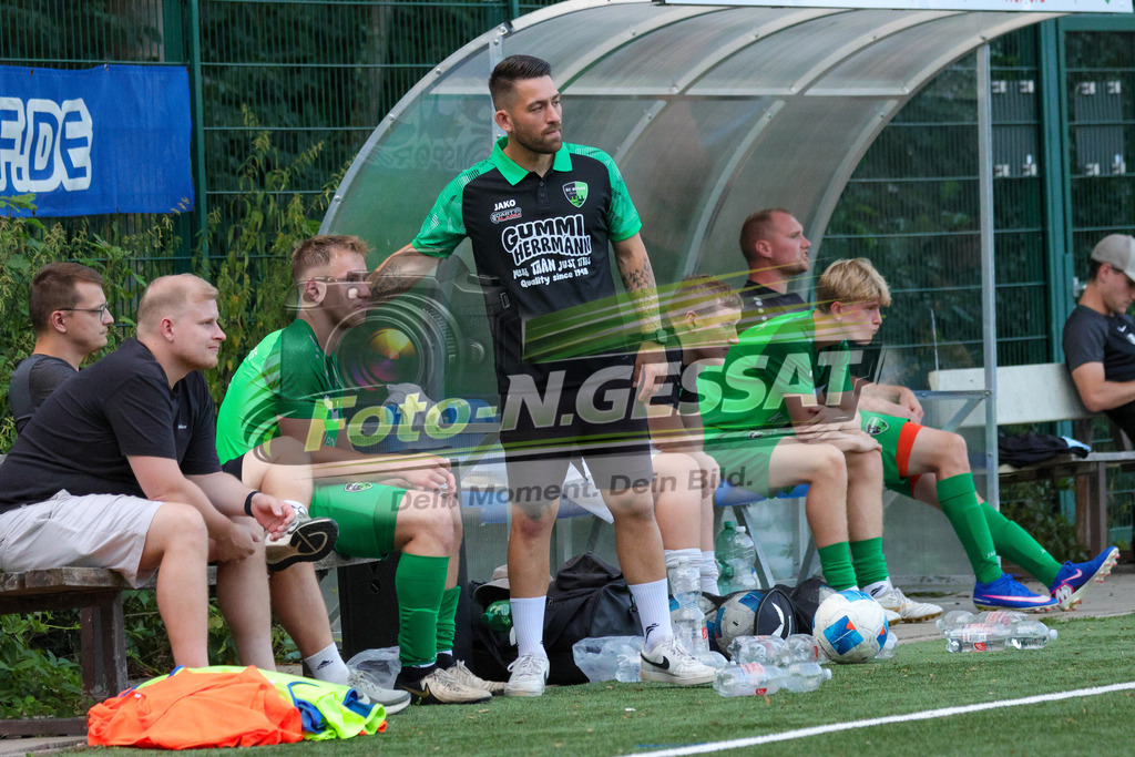 SC Bünde - TuS Bexterhagen | Auf dem Bild zu sehen: grün SC Bünde: ; weiß TuS Bexterhagen:  SC Bünde, TuS Bexterhagen, Saison 26/27, Testspiel, Hunnebrock, Deutschland - Realisiert mit Pictrs.com