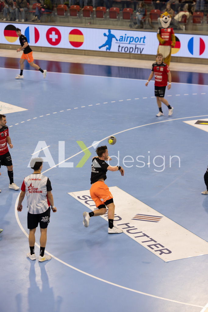 Handballen I Herren I Saison 2025-2026 I Quickline Handball League 2026 | Men I 18. Spieltag I Pfade Winterthur - Kadetten Schaffhausen I 20.12.2025 | 6 Odinn Rikhardsson (Kadetten Schaffhausen) - Flügel rechts - Realisiert mit Pictrs.com