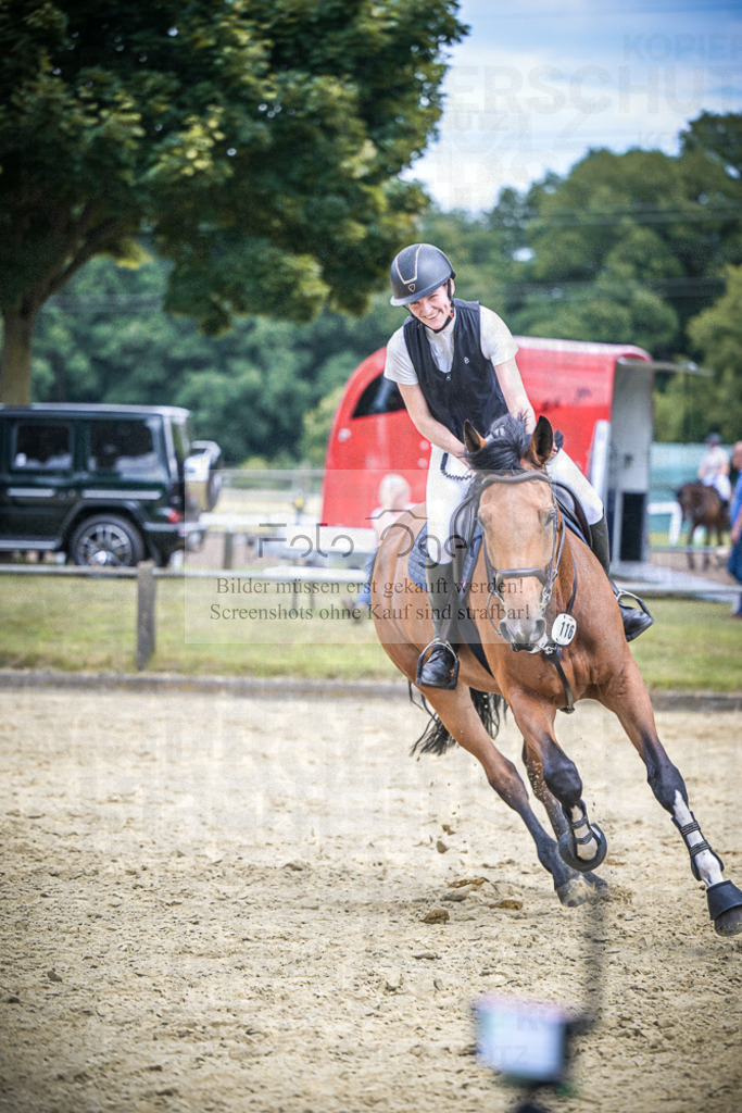 DOS_2995 | Entdecke hochwertige Reitturnierfotos von Foto Oger. Professionell, emotional und authentisch – jetzt Lieblingsmomente im Shop bestellen.Deutschlandweite Turnierfotografie. - Realisiert mit Pictrs.com