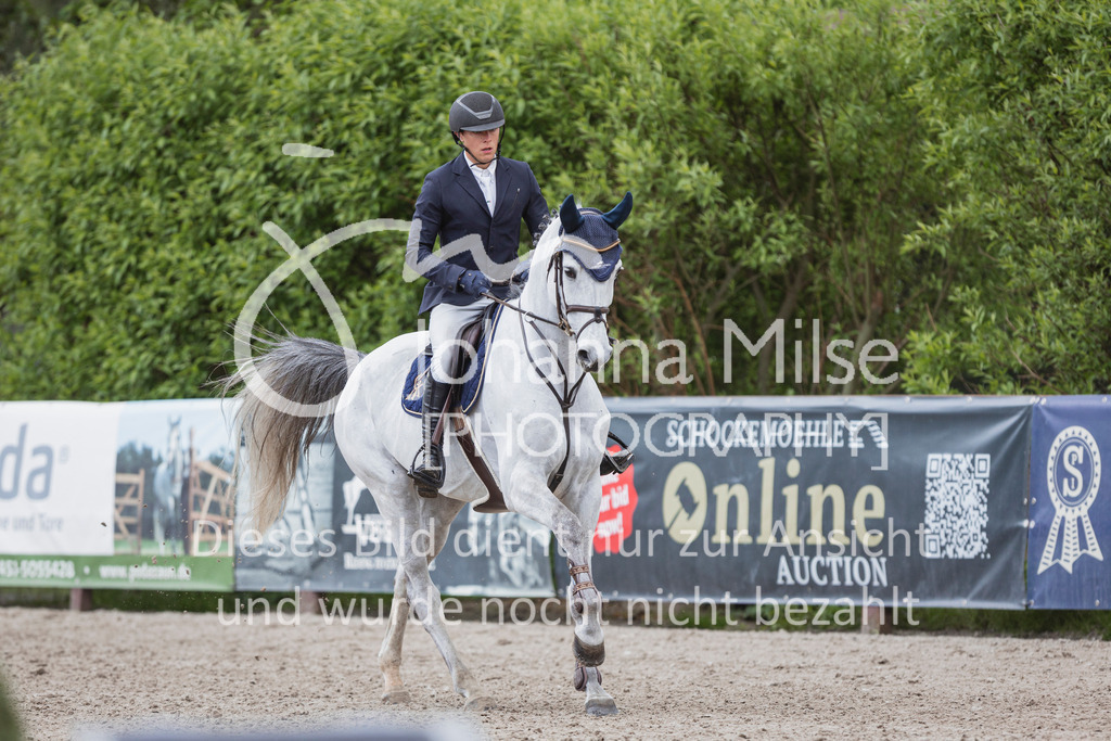 250506_Mühlen_SprPf-A2-305 | Deine schönsten Turniermomente als professionelle Fotos! Entdecke hochwertige Pferdesport-Fotografie im Online-Shop. Jetzt Fotos finden & bestellen!