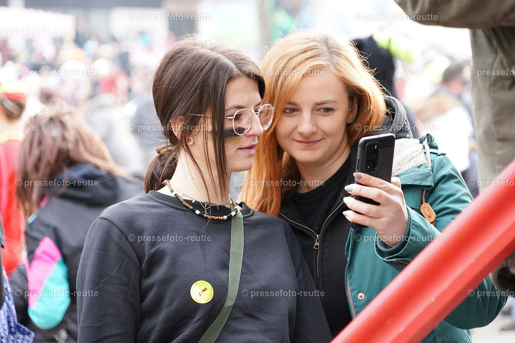 news-2023-Feb11-Fasching-Weissenbach-DSC02189 | Info aus dem Bezirk Reutte/Ausserfern Tirol sowie eine umfangreiche Bilddatenbank über die gesamte Region: Lechtal, Talkessel Reutte, Tannheimertal, Zwischentoren. Lech, Plansee, Zugspitze, Grenztunnel, B179, Fernpassstraße, Verkehr, Lawinen, Tradition, - Realisiert mit Pictrs.com
