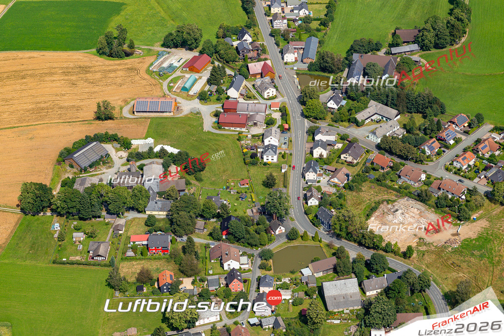 Die Luftaufnahme Straas - Münchberg wurde 2021 mittels Flugzeug (keine Drohne) erstellt. Hohe Auflösung -für große Poster und Wandbilder geeignet!