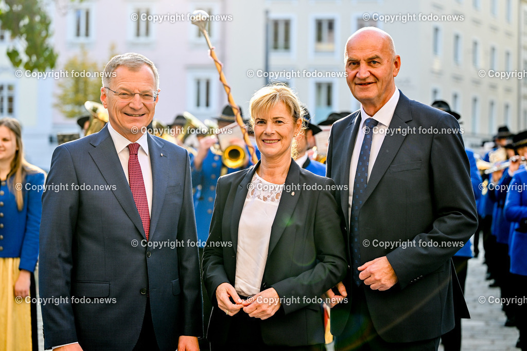 Landhaus Linz_ Promenade_ Landtagssitzung_ 24.10.2024-8 | 24.10.2024, Landhaus Linz AUT, Promenade, Landtagssitzung, im Bild LH Thomas Stelzer (VP, Landeshauptmann Ooe), Doris Staudinger (VP, LAbg.), LR Christian Doerfel (VP)