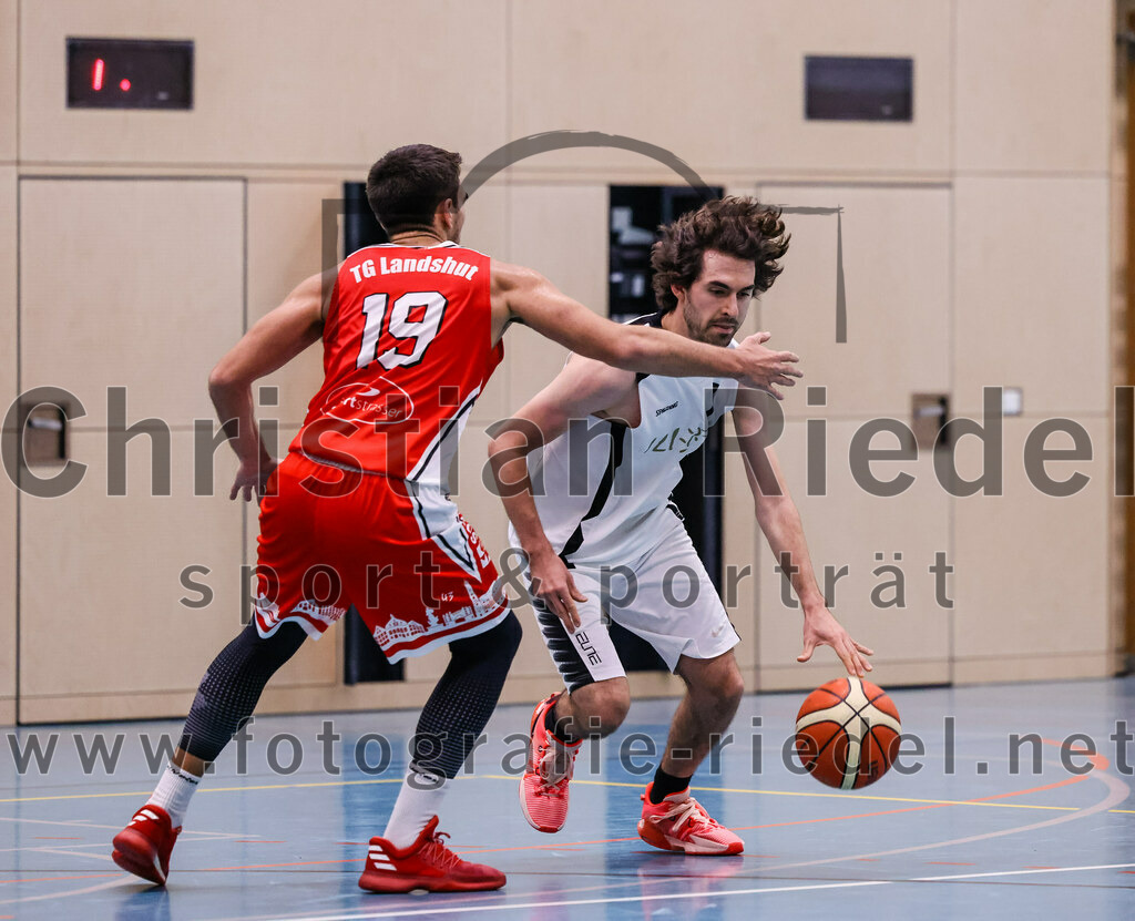 2022-12-03_096_TSV_Vaterstetten_gegen_TG_Landshut | Vaterstetten, Deutschland, 03.12.2022:
Basketball, Bayernliga Herren Südost 2022 / 2023, 7. Spieltag, TSV Vaterstetten gegen TG Landshut, Endergebnis: 71:78

 (TG Landshut, #19), Luca Maurice Kohll (TSV Vaterstetten, #7)

Foto: Christian Riedel / fotografie-riedel.net