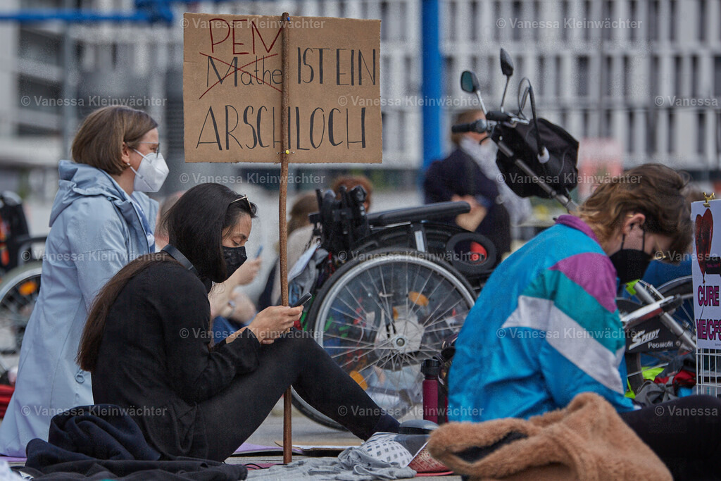 240511 LiegendDemoCFS_Hbf_22 | Vanessa Kleinwächter - Realisiert mit Pictrs.com