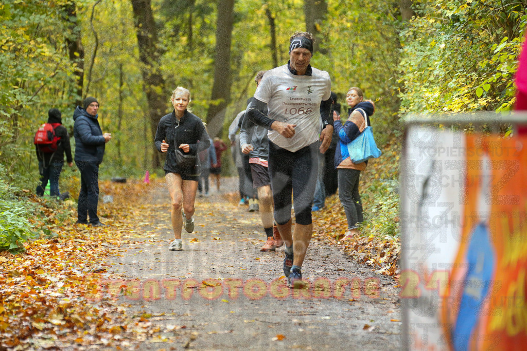 251026_1322_EX1_3255 | Sportfotografie im Rhein-Sieg Kreis, Köln, Bonn, NRW, Rheinland Pfalz, Hessen, etc. Unser Tätigkeitsfeld umfasst den Laufsport vom Volkslauf über den Marathon, Duathlon, Triathon bis zum Ultralauf wie Kölnpfad Ultra oder Schindertrail.