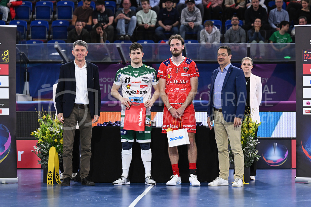 SV Wiler-Ersigen vs Floorball Köniz - 15. April 2023 | SV Wiler-Ersigen vs Floorball Köniz
Stimo Arena, Kloten
Bestplayer Philipp Affolter (#81 SV Wiler-Ersigen) und Simon Jirebeck (#31 Floorball Koeniz).
Bild: Sportfotografie Markus Aeschimann | www.markus-aeschimann.ch - Realisiert mit Pictrs.com