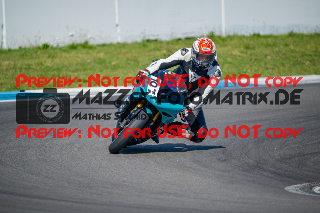 MaZZes-Fotomatrix-20260523-119915 | GRUEN