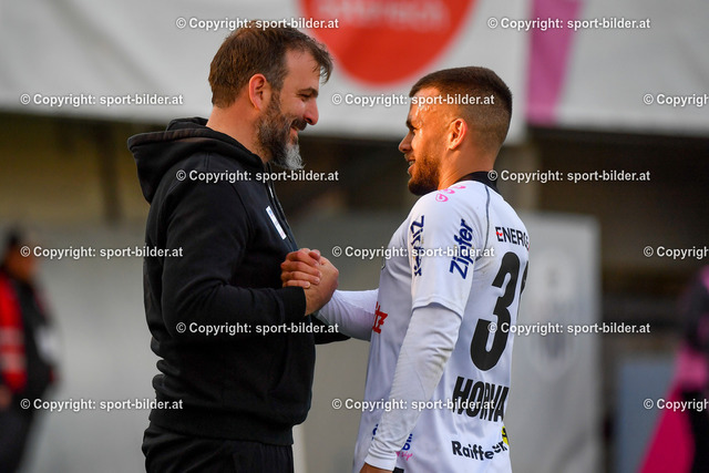 AUT, Admiral Bundesliga, LASK Linz vs SCR Altach | 23.04.2022, Raiffeisen Arena Pasching, AUT, Admiral Bundesliga, LASK Linz vs SCR Altach, im Bild Andreas Wieland, Trainer Lask Linz (Lask), Sascha Horvath (Lask)


// Admiral Bundesliga Match between LASK Linz and SCR Altach in Pasching, Austria on 2022/04/23
