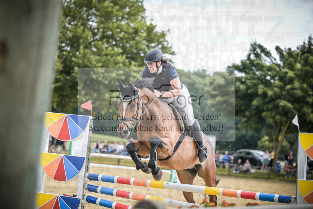 DOS_1040 | Entdecke hochwertige Reitturnierfotos von Foto Oger. Professionell, emotional und authentisch – jetzt Lieblingsmomente im Shop bestellen.Deutschlandweite Turnierfotografie. - Realisiert mit Pictrs.com