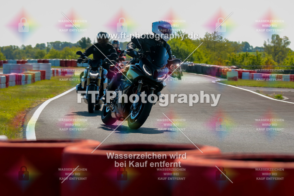 Moto-TeamOBK-21248 | Hier findet Ihr Bilder von Touristenfahrten auf der Nürburgring Nordschleife oder von anderen Veranstaltungen die ich besucht habe. Viel Spass beim Durch Schauen 