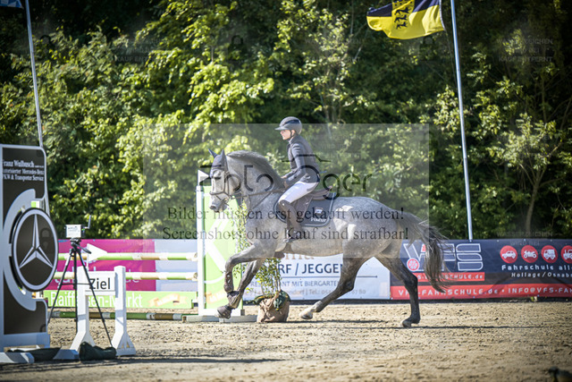 DOS_8889 | Entdecke hochwertige Reitturnierfotos von Foto Oger. Professionell, emotional und authentisch – jetzt Lieblingsmomente im Shop bestellen. - Realized with Pictrs.com