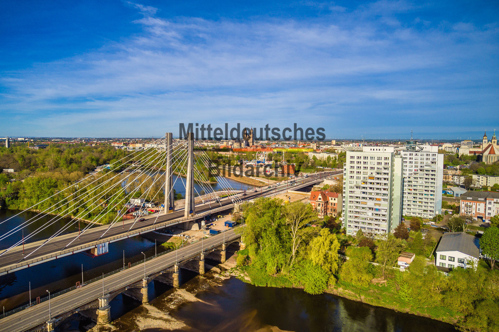 Luftbild Magdeburg Pylonbrücke Alte Elbe Werder-0010 | Luftbild Magdeburg Pylonbrücke Alte Elbe Werder und Zollbrücke - Realisiert mit Pictrs.com