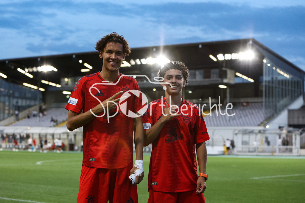 FC Bayern Amateure - SpVgg Ansbach | Im Bild v. l. Jason ECKL (FCB #19) und Jussef NASRAWE (FCB #20)