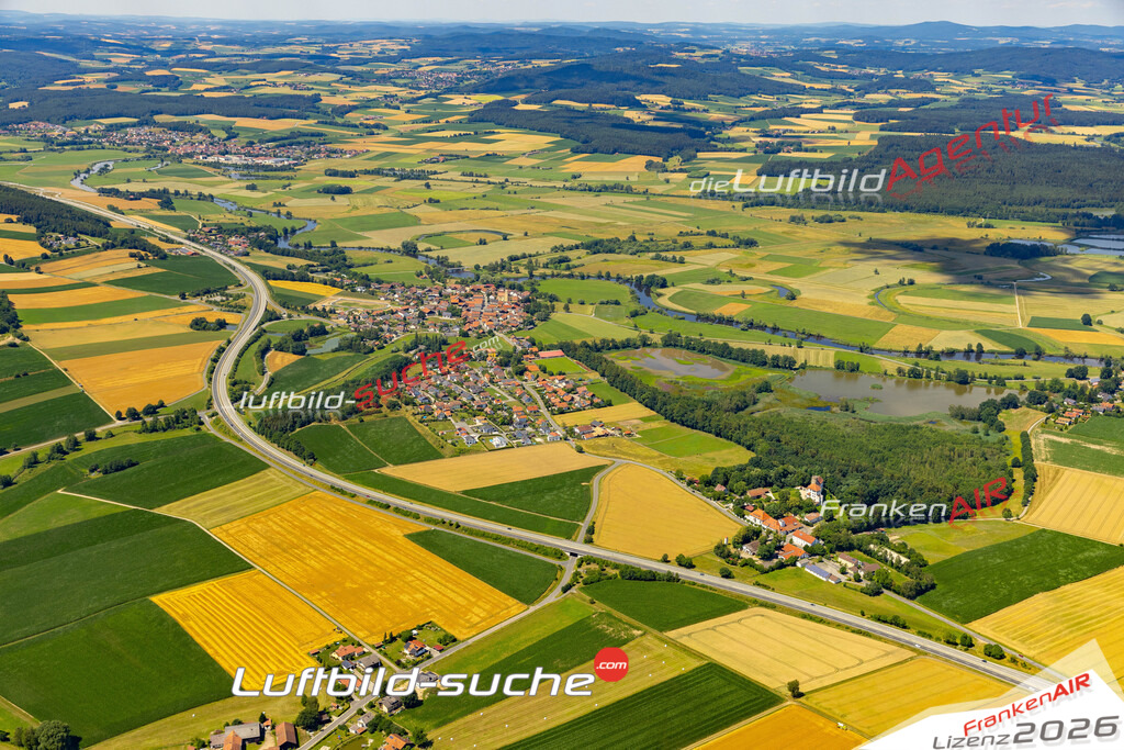 Die Luftaufnahme Untertraubenbach - Cham wurde 2022 vom Flugzeug aus (keine Drohne) erstellt. Hohe Auflösung -für große Poster und Wandbilder geeignet - Garantiert!