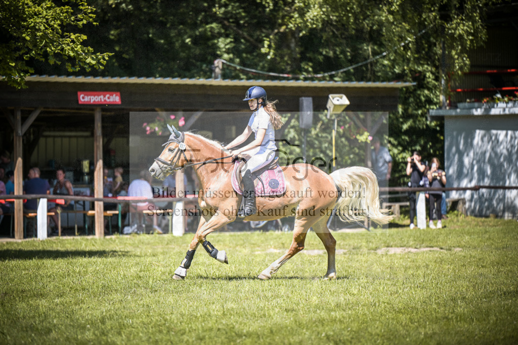 DOS_3447 | Entdecke hochwertige Reitturnierfotos von Foto Oger. Professionell, emotional und authentisch – jetzt Lieblingsmomente im Shop bestellen.Deutschlandweite Turnierfotografie. - Realisiert mit Pictrs.com
