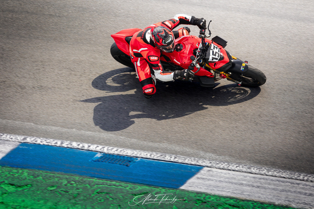 Ducati Trackday Hockenheimring 2026 | Entdecken Sie die faszinierende Welt von Alexander Tschuncky Arts: Kreative Fotografie, atemberaubende Automobilkunst und hochwertiger Bilderdruck. Lassen Sie sich inspirieren! - Realisiert mit Pictrs.com