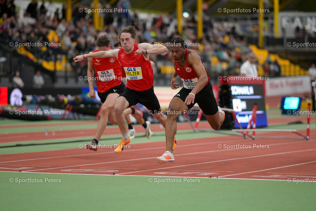 DM Halle 2026_Samstag-181 | 28.02.2026, xkaix, Leichtathletik Deutsche Meisterschaften Halle 2026,  v.l. Duell zwischen Stefan Volzer (TSV Bayer o4 Leverkusen) und Fred Isaac Fleurisson (Eintracht Frankfurt e.V.) - Realized with Pictrs.com