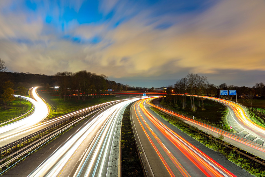 JT-201116 | Das Autobahnkreuz Kaiserberg, Autobahn A40, Ruhrschnellweg, kreuzt die A3, Brückenlandschaft, Autobahnbrücken und Eisenbahnbrücken, genannt Spagettiknoten, Duisburg, NRW, Deutschland,  - Realisiert mit Pictrs.com