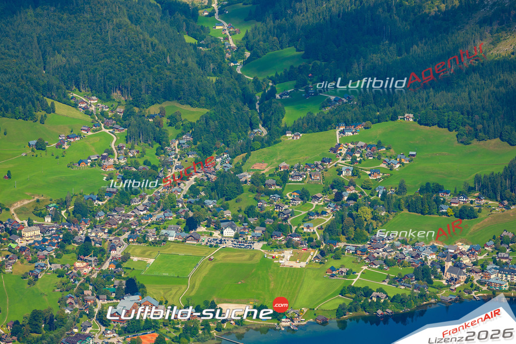 Luftaufnahme der Stadt Altaussee - Die Luftaufnahme wurde 2025 vom UL-Flugzeug heraus erstellt ( keine Drohne ) - Hochauflösende Luftaufnahme - für professionelle Ausdrucke geeignet. Die Geschenkidee !Mit Lizenz und Bildrechte bestellbar