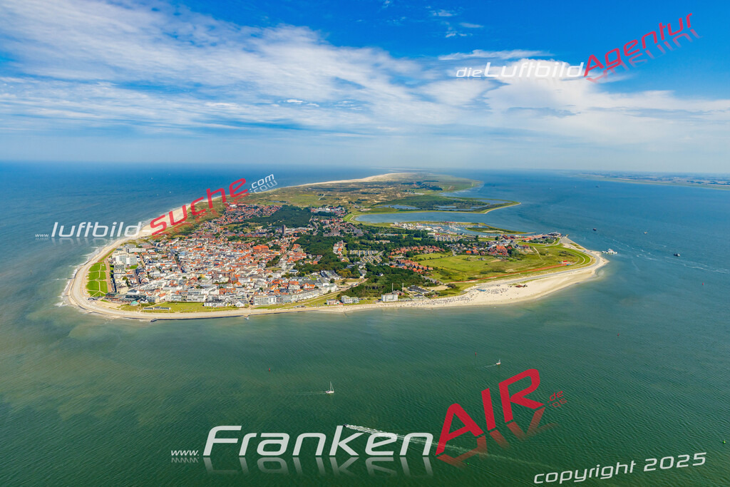 Luftaufnahme Insel Norderney - Die Luftaufnahme wurde 2025 vom UL-Flugzeug heraus erstellt ( ohne Drohne ) - Hochauflösende Luftaufnahme - für professionelle Ausdrucke geeignet. Die Geschenkidee !Mit Lizenz und Bildrechte bestellbar