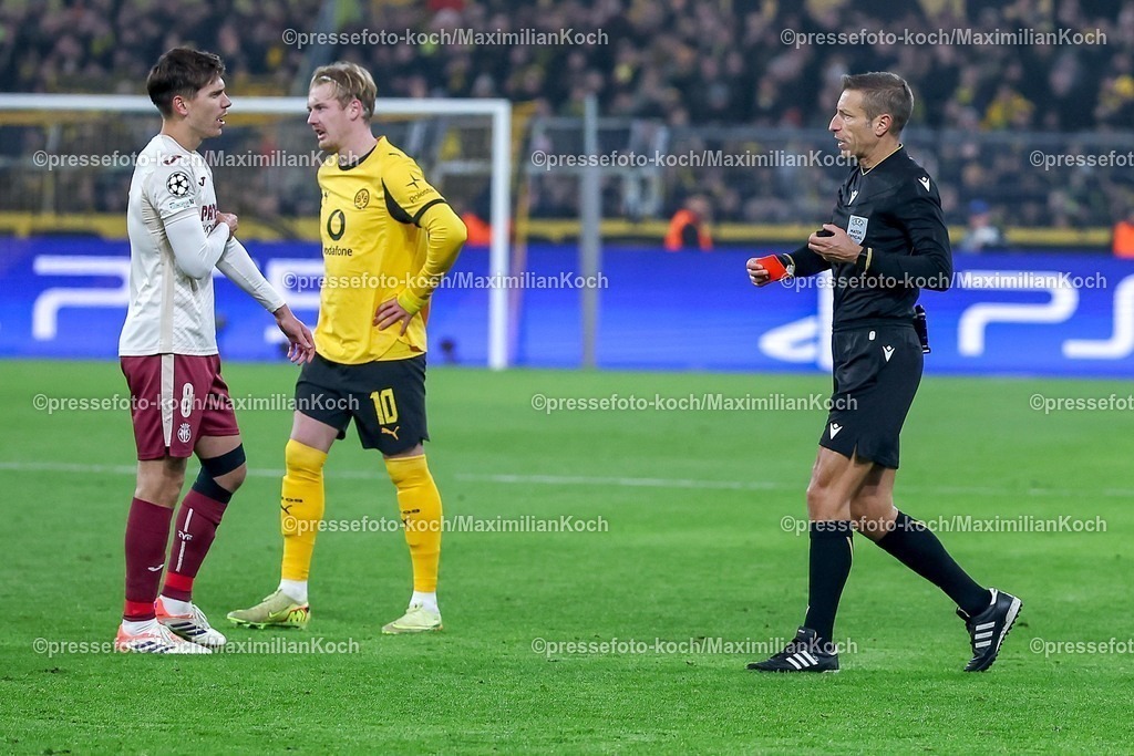 UCL25112502165 | 25.11.2025, Fußball, UEFA Champions League, Borussia Dortmund - FC Villarreal, BVB Stadion, 5. Spieltag, Saison 2025 2026: Schiedsrichter Davide Massa zeigt Juan Foyth&nbsp;(FC Villarreal #08) nach VAR Überprüfung die Rote Karte  Regulations prohibit any use of photographs as image sequences and or quasi-video.