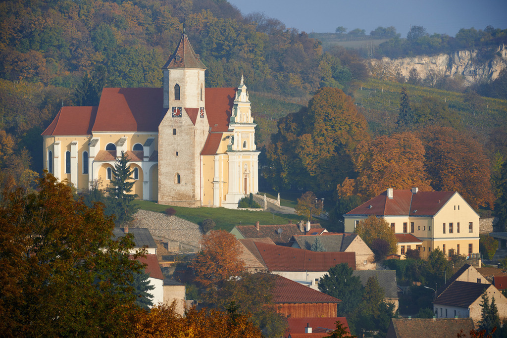Blick auf die Jakobskirche | Falkenstein, Austria - October 24, 2015: Blick auf die Jakobskirche. - Realisiert mit Pictrs.com