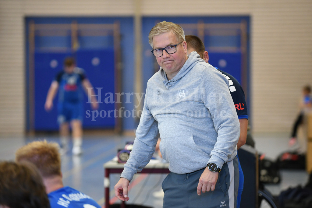 HC Deggendorf : TSV Taufkirchen/Vils | Kai-Uwe  Herrlich  (Trainer HC Deggendorf) - Realisiert mit Pictrs.com