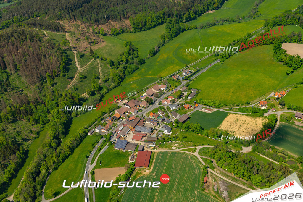 Die Luftaufnahme Leutendorf - Mitwitz wurde 2022 vom Flugzeug aus (keine Drohne) erstellt. Hohe Auflösung -für große Poster und Wandbilder geeignet - Garantiert!