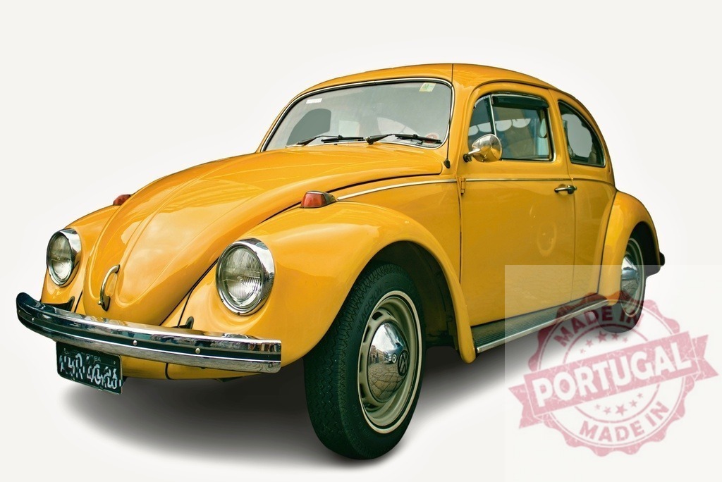 Classic yellow Volkswagen Beetle posing on white background | Shiny yellow Volkswagen Beetle parked on a white background, showing its vintage design - Realisiert mit Pictrs.com