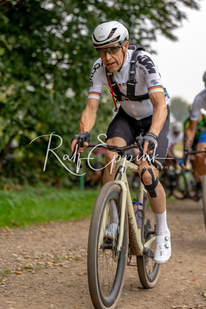 Ralf Eppink Photography 20251011_DSC00810 | Sportfotografie, Eventfotografie, Porträtfotografie, Radsport Fotograf, Triathlon Fotograf, Düsseldorf Fotograf, Köln Fotograf, Actionfotografie, Teamfotografie, Peoplefotografie, Business Portraits, Veranstaltungsfotografie, Reportagefotografie - Realisiert mit Pictrs.com