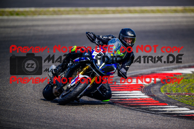 MaZZes_FotoMatrix_240717_6007705_6888 | GELB