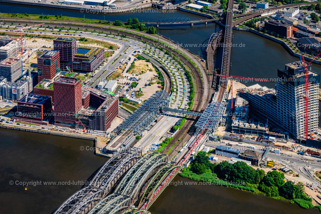 Hamburg_Elbtower_U_Bahn_Hafencity_ELS_0245200625 | HAMBURG 20.06.2025 Haltestelle Elbbrücken der U-Bahn in Hamburg, Deutschland. Weiterführende Informationen bei: SEH Engineering GmbH. // The train stop Elbbruecken of the subway line 4 in Hamburg, Germany. Further information at: SEH Engineering GmbH. Foto: Martin Elsen