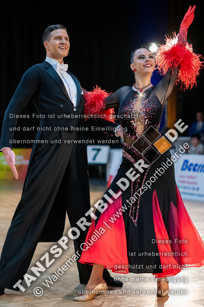 20250118-11911 | Hier finden Sie Tanz Bilder vom Latein und Standard Formationen tanzen. Sportbilder vom Tanzsport. Schöne Fotos und von Weltmeisterschaft, Europameisterschaft, Bundesliga, Regionalliga, Oberliga und Landesliga sowie von GOC Stuttgart, DanceComp, WM Bremen