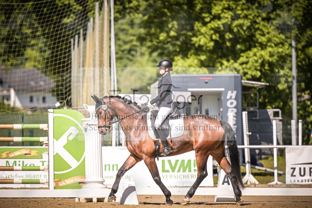 DOS_4268 | Entdecke hochwertige Reitturnierfotos von Foto Oger. Professionell, emotional und authentisch – jetzt Lieblingsmomente im Shop bestellen. - Realisiert mit Pictrs.com