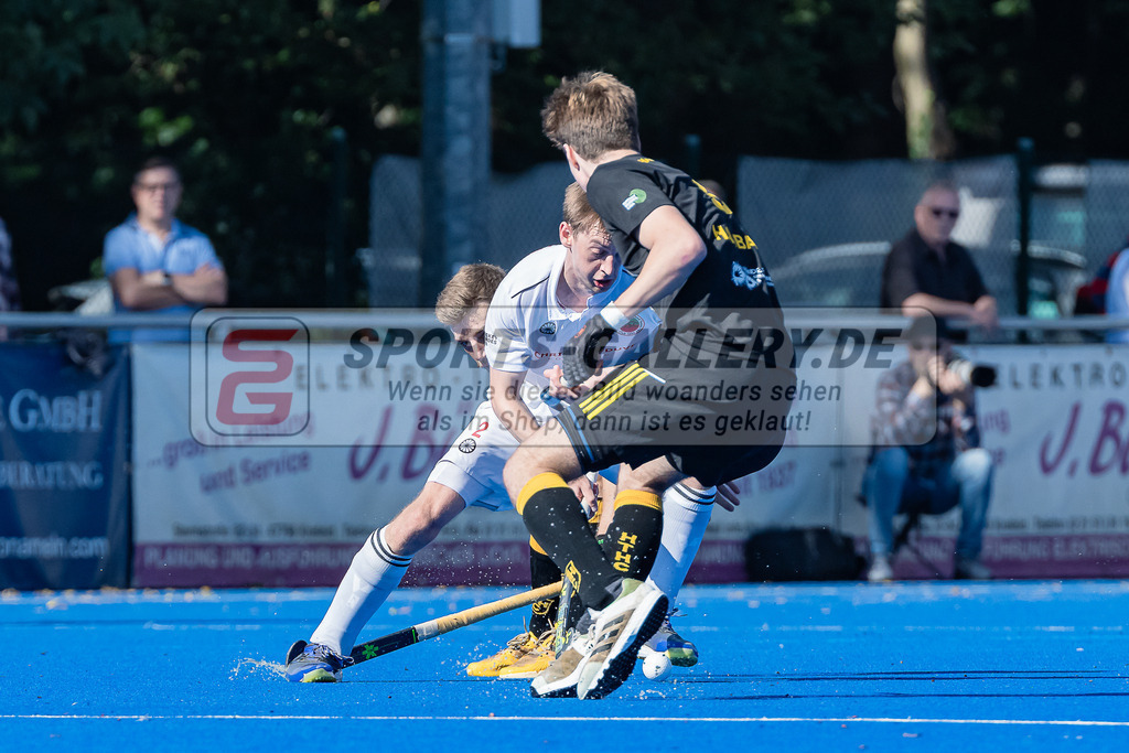 HK_20231001_104987 | 1.Bundesliga Herren Crefelder HTC - Harvestehuder THC am 1.10.2023 CHTC, Krefeld , Breucker Julius ( Crefelder HTC #2 ) , Keim Maximilian ( Harvestehuder THC #8 )
