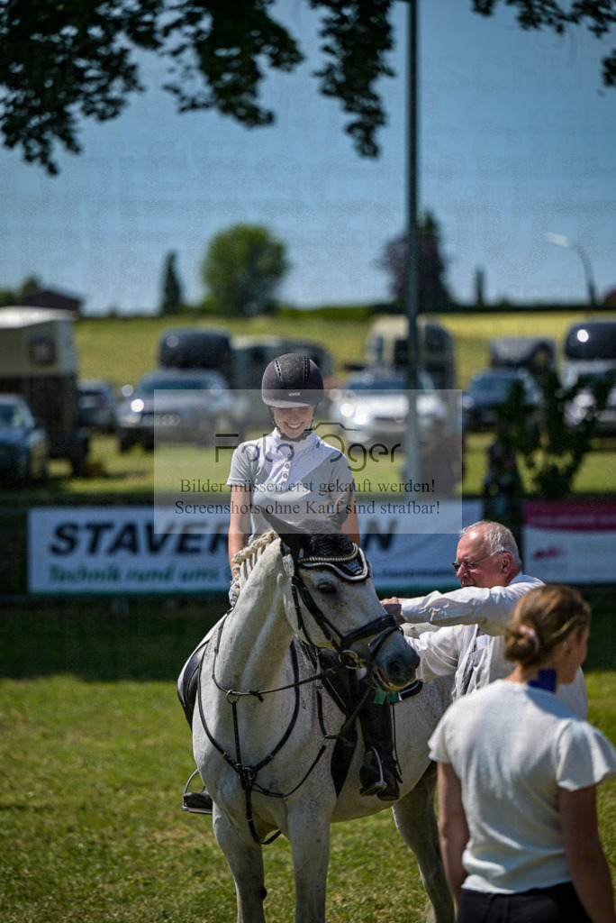 Reitturnier Voxtrup | Entdecke hochwertige Reitturnierfotos von Foto Oger. Professionell, emotional und authentisch – jetzt Lieblingsmomente im Shop bestellen.Deutschlandweite Turnierfotografie. - Realisiert mit Pictrs.com