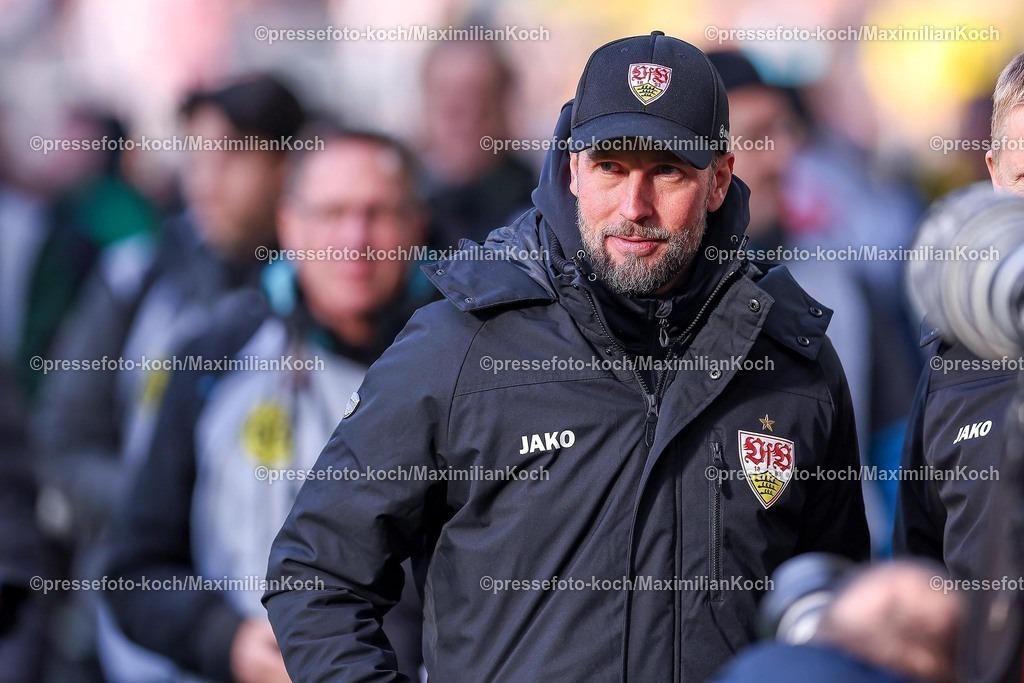 BVB08022502170 | 08.02.2025, Fußball, Borussia Dortmund - VfB Stuttgart, 1. Fußball Bundesliga, 21. Spieltag, Signal Iduna Park, Saison 2024 2025: Sebastian Hoeneß (Cheftrainer VfB Stuttgart)DFB regulations prohibit any use of photographs as image sequences and or quasi-video.