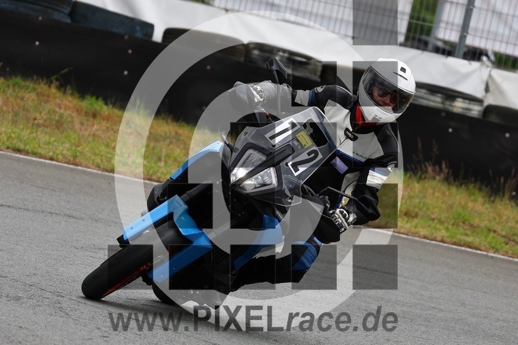 0072-20240505_11387 | Schöne Erinnerungen an spannende Momente - das festzuhalten ist unser Job. PIXELrace.de ist seit 2003 auf den Rennstrecken Europas unterwegs um die Action draußen beim Fahren und die wunderbare Stimmung imm Fahrerlager für euch einzufangen.