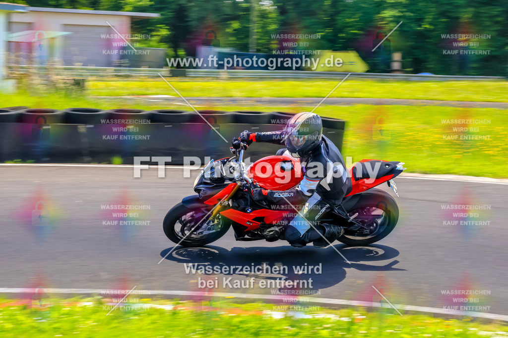 VBK-8052 | Hier findet Ihr Bilder von Touristenfahrten auf der Nürburgring Nordschleife oder von anderen Veranstaltungen die ich besucht habe. Viel Spass beim Durch Schauen 