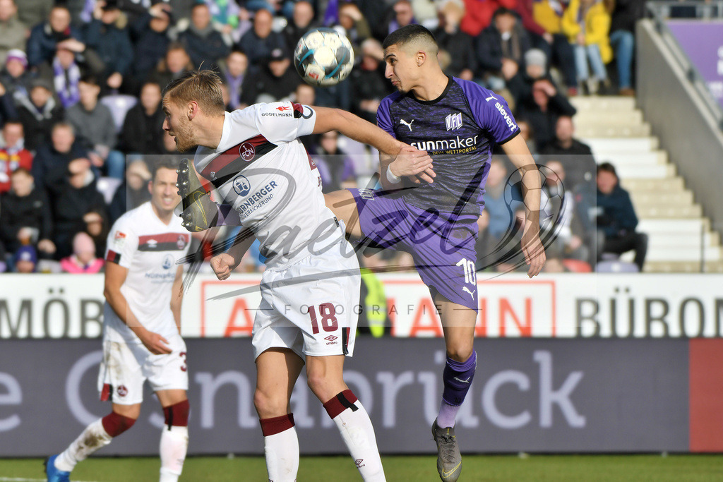 20200208_OSNFCN_0087 | Fußball, Herren: Hanno Behrens (1. FC Nuernberg) und Anas Ouahim (VfL Osnabrueck) im Zweikampf waehrend des Spiels der 2. Bundesliga zwischen VfL Osnabrueck und 1. FC Nuernberg im Stadion an der Bremer Bruecke am 08.02.2020 in Osnabrueck, Deutschland.DFB / DFL REGULATIONS PROHIBIT ANY USE OF PHOTOGRAPHS AS IMAGE SEQUENCES AND/OR QUASI-VIDEO. - Realisiert mit Pictrs.com