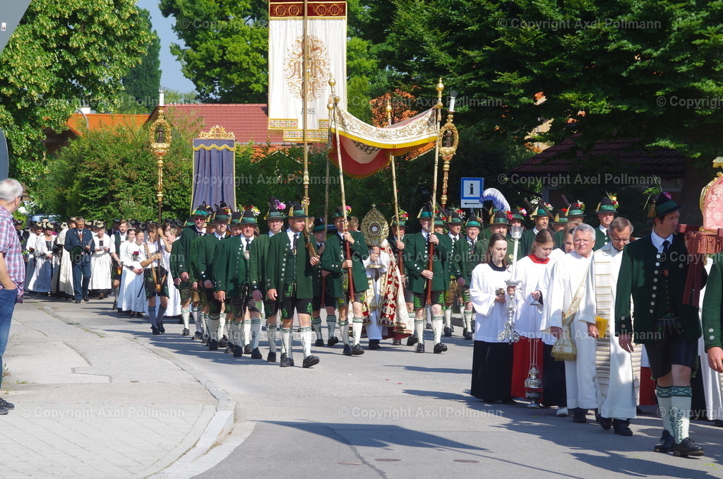 IMGP3262 | fotografiert von Axel PollmannLeonhardi Wallfahrt Benediktbeuern und Murnau, Fronleichnam, Fasching, Landschaft im Loisachtal und Benediktbeuern  - Realisiert mit Pictrs.com