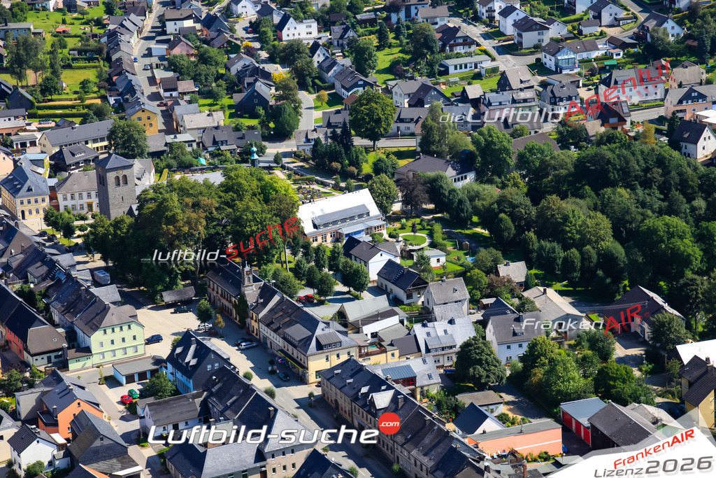 Die Luftaufnahme der Stadt Teuschnitz wurde vom UL-Flugzeug heraus erstellt ( keine Drohne )- hohe Auflösung für beste Qualität