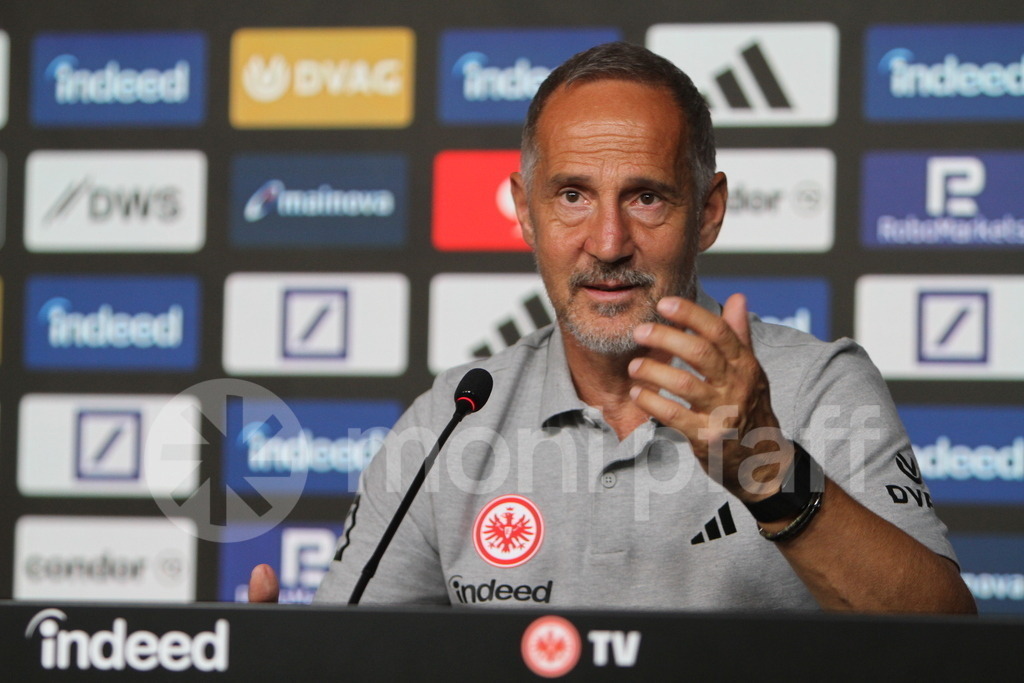 Eintracht Frankfurt Trainer Adi Hütter | Online-Shop | monipfaff.de - Realisiert mit Pictrs.com