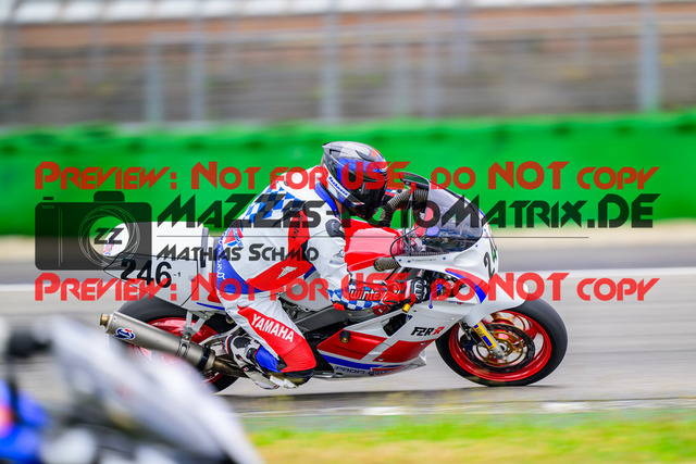 MaZZes_FotoMatrix_240615_6007705_0545 | GELB